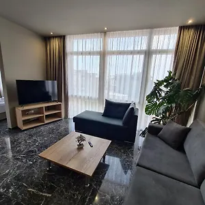 https://apt-ladadika-5th-floor.hotelschalkidiki.net
